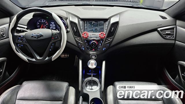 Hyundai Veloster — interior