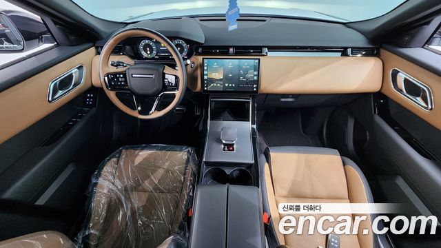 Land Rover Range Rover Velar — interior