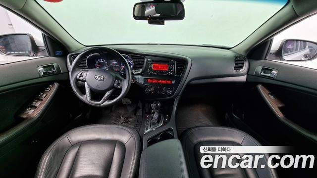 Kia K5 — interior