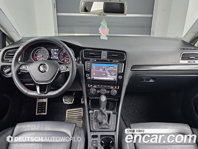 Volkswagen Golf — interior