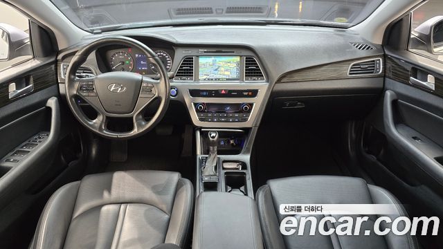 Hyundai Sonata — interior