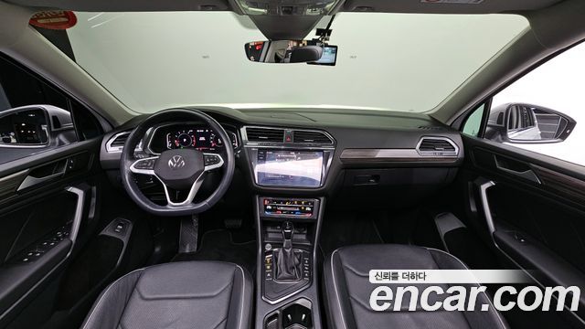 Volkswagen Tiguan — interior