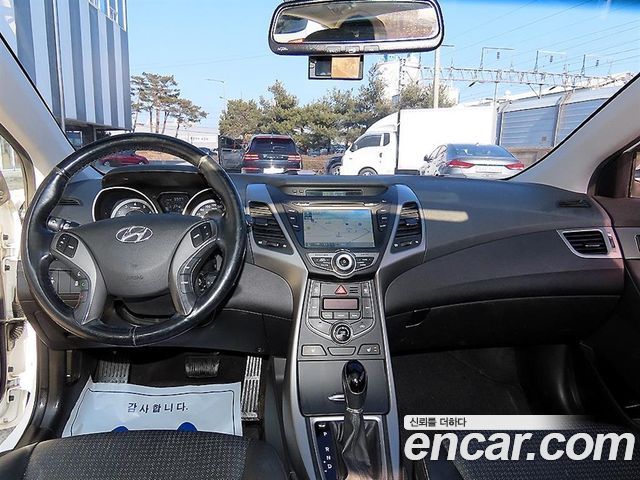 Hyundai Avante — interior