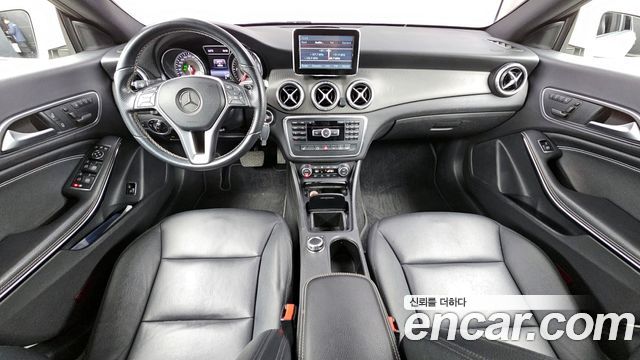 Mercedes-Benz CLA-Class — interior