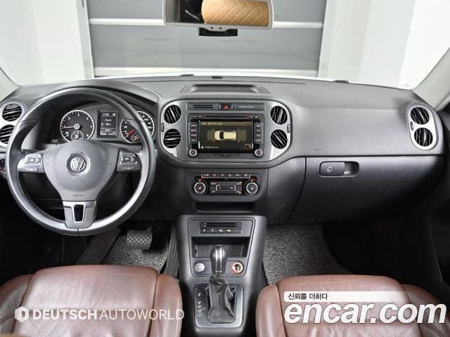 Volkswagen Tiguan — interior