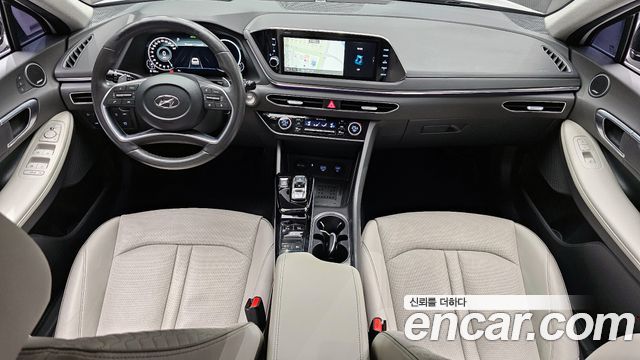 Hyundai Sonata — interior