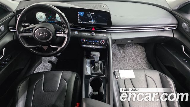 Hyundai Avante — interior