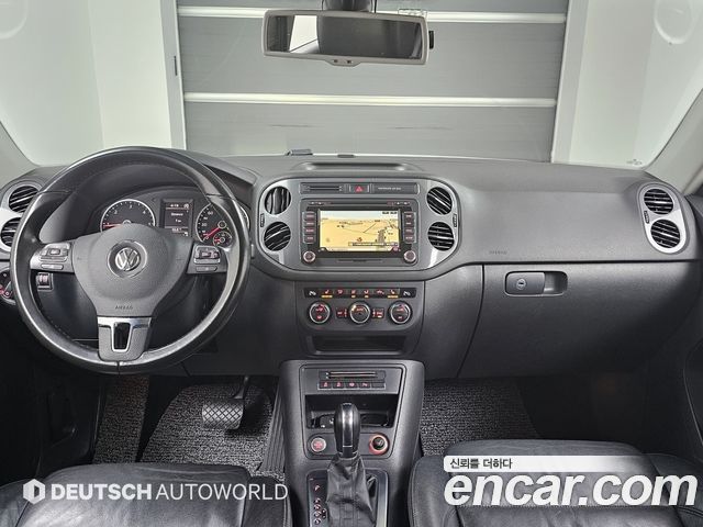 Volkswagen Tiguan — interior