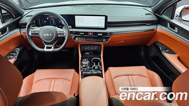 Kia K5 — interior