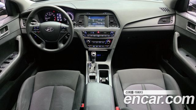 Hyundai Sonata — interior
