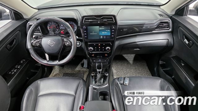 KG Mobility Tivoli — interior