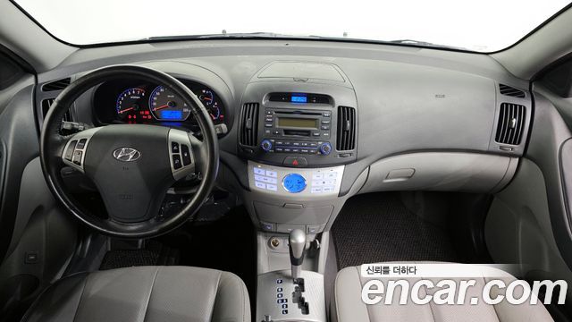 Hyundai Avante — interior