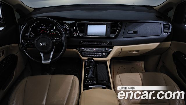 Kia Carnival — interior