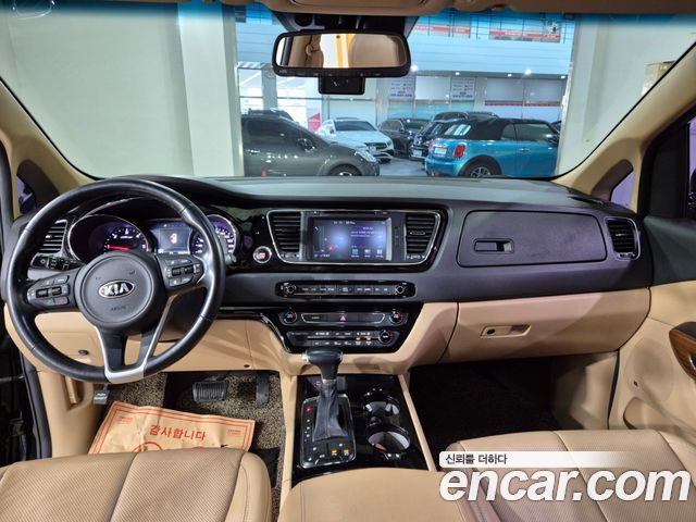 Kia Carnival — interior