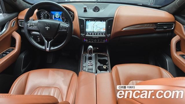 Maserati Levante — interior
