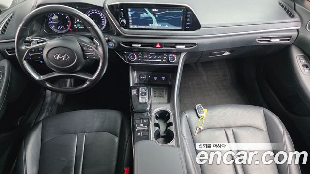 Hyundai Sonata — interior