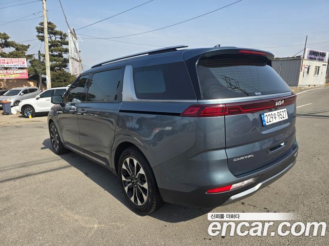 Kia Carnival — interior