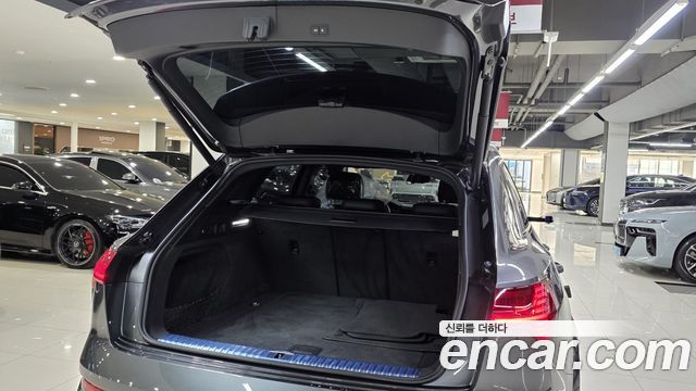 Audi e-tron — interior