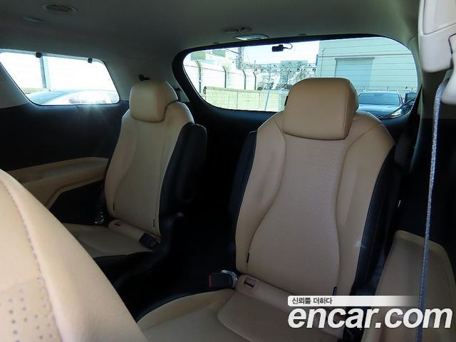 Kia Carnival — interior