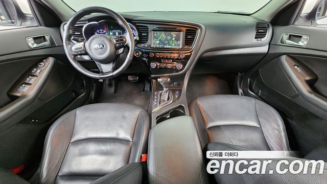 Kia K5 — interior