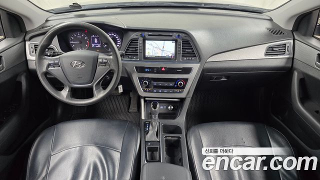 Hyundai Sonata — interior