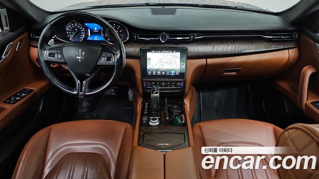 Maserati Quattroporte — interior