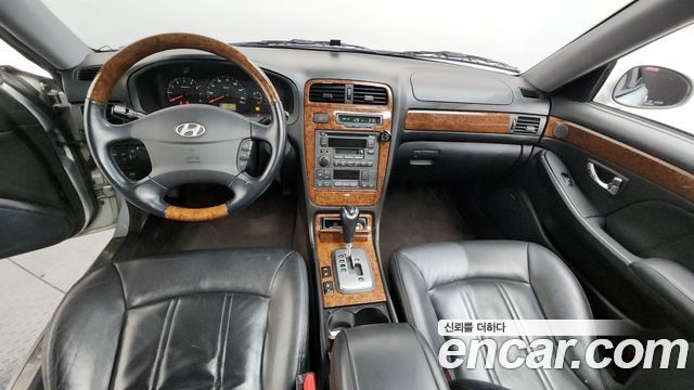 Hyundai Grandeur — interior