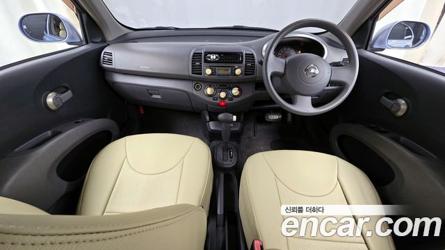 Nissan March — interior