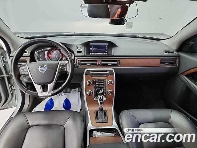 Volvo XC70 — interior