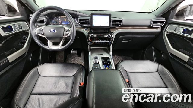 Ford Explorer — interior