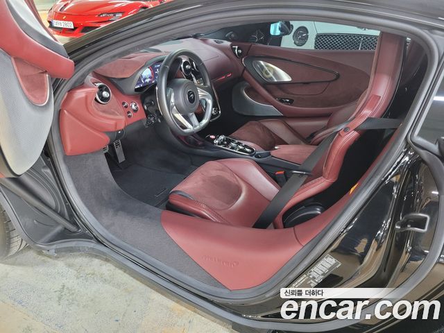 McLaren GT — interior