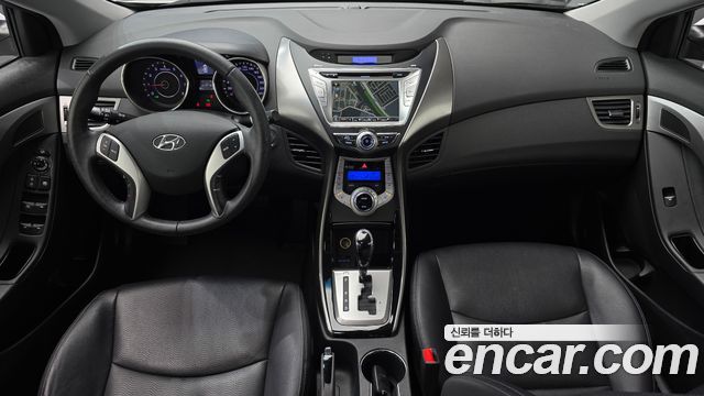 Hyundai Avante — interior