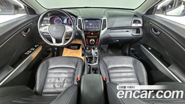 KG Mobility Tivoli — interior