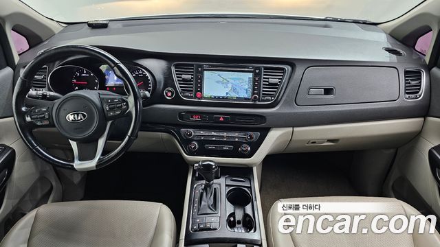 Kia Carnival — interior