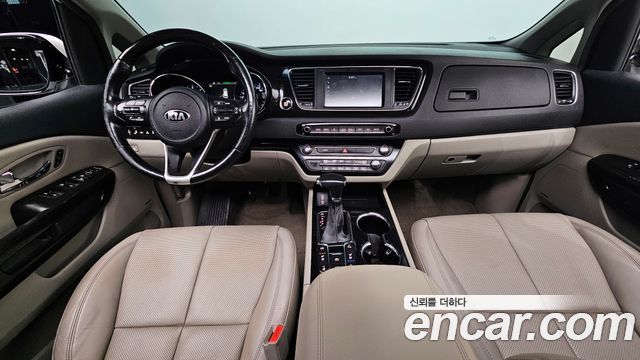 Kia Carnival — interior