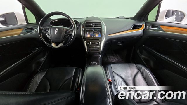 Lincoln MKC — interior
