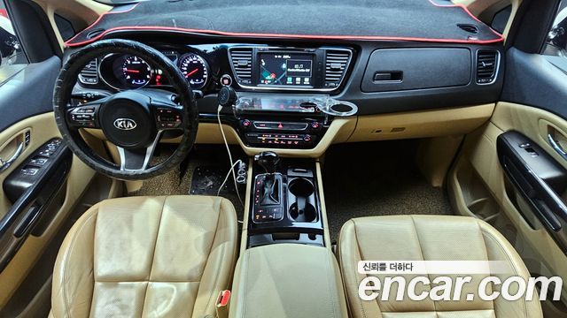 Kia Carnival — interior