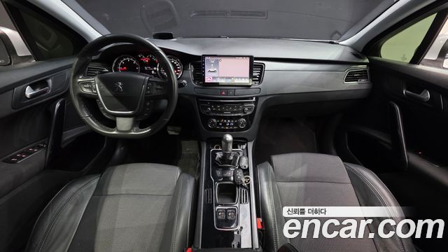 Peugeot 508 — interior