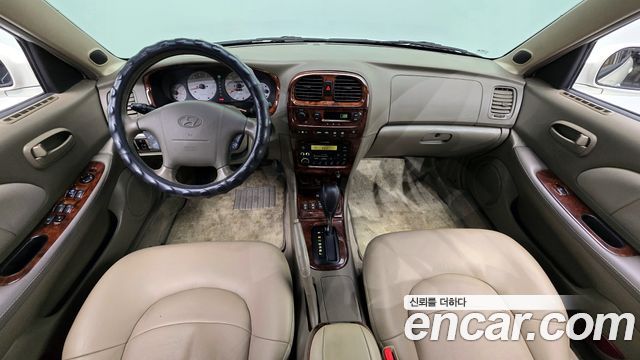 Hyundai Sonata — interior