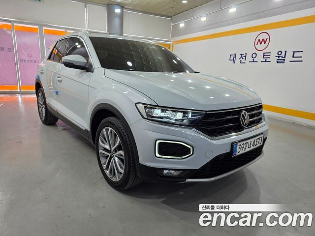 Volkswagen T-Roc — interior