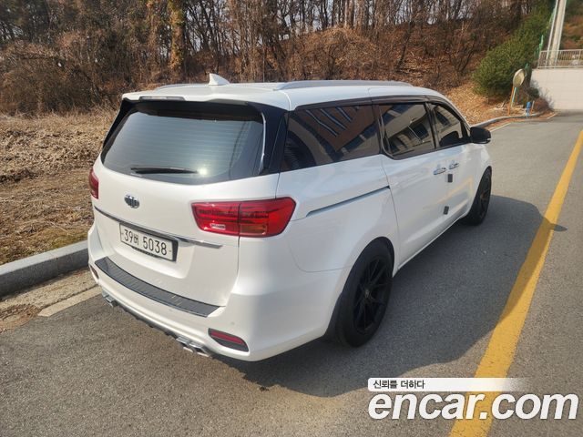 Kia Carnival — interior