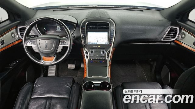 Lincoln Nautilus — interior