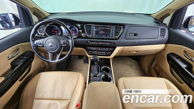 Kia Carnival — interior