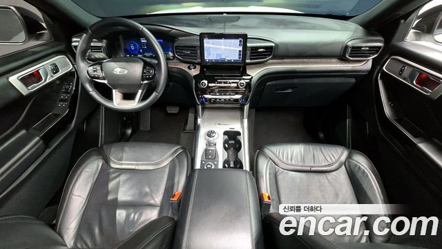 Ford Explorer — interior