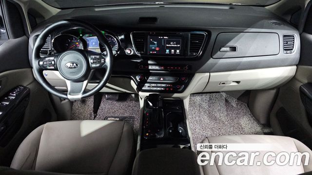 Kia Carnival — interior