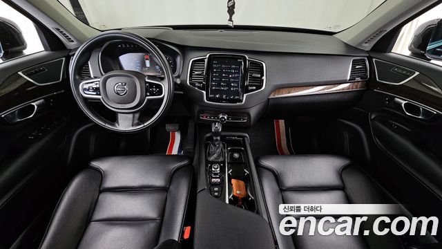 Volvo XC90 — interior