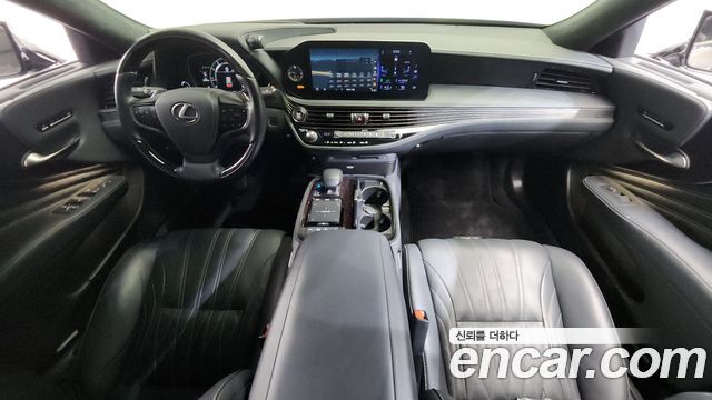 Lexus LS — interior