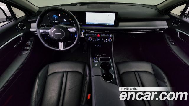 Hyundai Sonata — interior