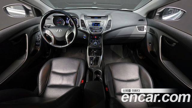 Hyundai Avante — interior