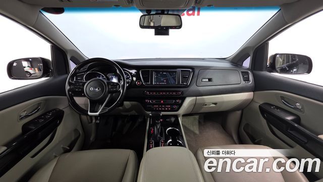 Kia Carnival — interior